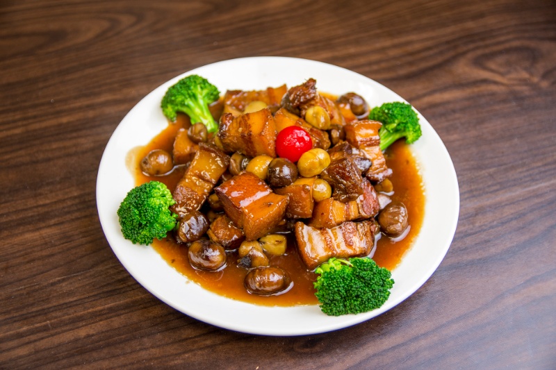 p07. red braised pork belly with chestnut 板栗红烧肉